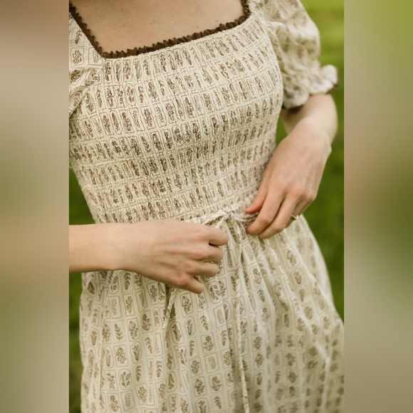 Neuflora Marigold Cream Cotton Smocked Dress sz LARGE - Picture 2 of 3